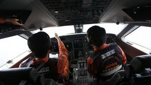 Urgen a reforzar seguridad aérea tras desaparición del avión malasio