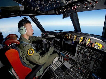 Australia busca objetivos tal vez pertenecientes a avión malayo desaparecido