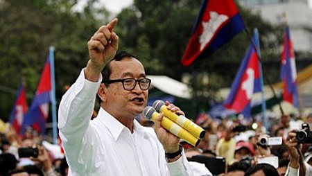 Parlamentario camboyano critica a líder opositor