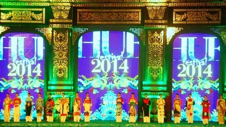 Fiesta del Áo dài y encuentro Internacional de baile en Festival Hue