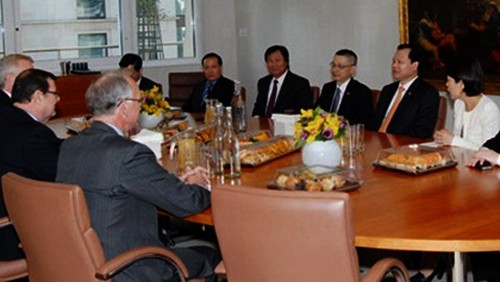 Prosigue viceprimer ministro vietnamita visita a Reino Unido