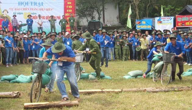 Jóvenes y veteranos de Thua Thien- Hue conmemoran victoria de Dien Bien Phu