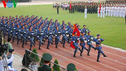 Mitin y desfile militar en conmemoración de los 60 años de la victoria de Dien Bien Phu