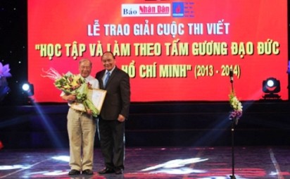 Otorgan premios de escritura sobre el Presidente Ho Chi Minh