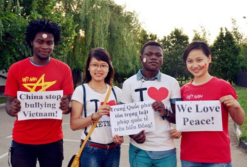 Estudiantes vietnamitas en Rusia se dirigen al mar e islas de la Patria