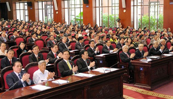 Diputados vietnamitas aportan opiniones a importantes leyes