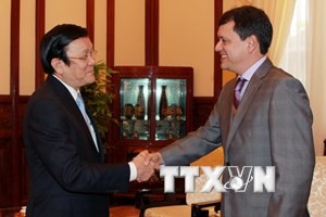Recibe presidente vietnamita al embajador saliente panameño 