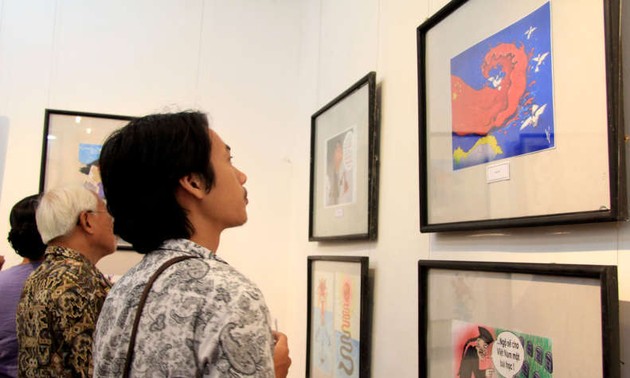 Exposición de caricaturas sobre el Mar Oriental 