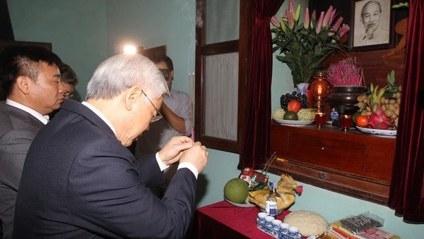 Dirigente partidista rinde homenaje al Presidente Ho Chi Minh