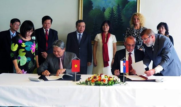 Vietnam y Eslovaquia reanuda relaciones jurídicas tras 25 años de congelación 