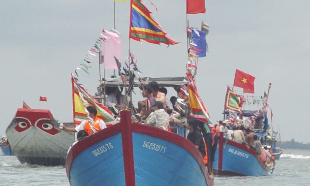 Espectacular festejo de los pescadores en Can Gio, Ciudad Ho Chi Minh