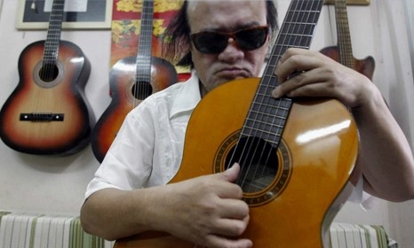 Guitarrista destacado por amor a Hanoi