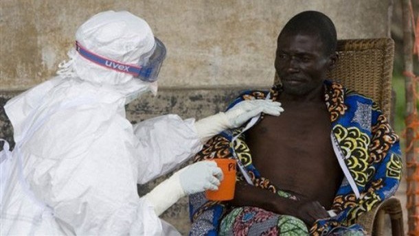 Endurecen varios países medidas de control del ébola
