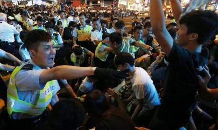 Siguen choques en el distrito Mong Kok, Hongkong