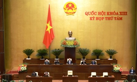 Diputados vietnamitas debaten proyectos de ley sobre el ejército y la policía