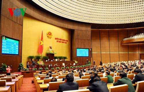Diputados vietnamitas interpelan a ministros sobre cuestiones candentes 