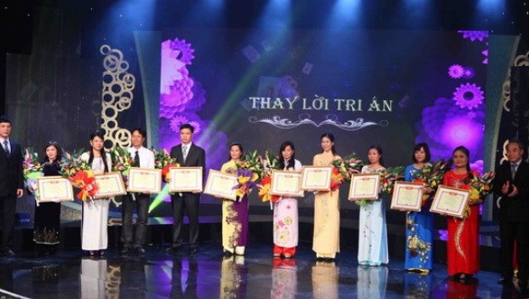 Celebran el Día Nacional del Maestro de Vietnam