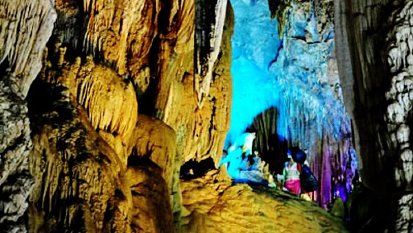El paisaje espléndido de cueva de Thien Duong (Paraíso)