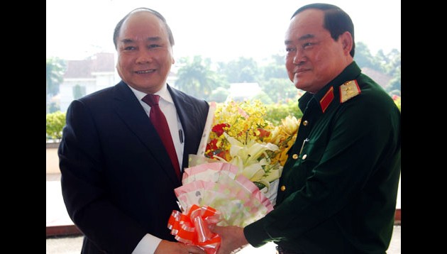 Viceprimer ministro vietnamita visita Comando Superior de la séptima Zona Militar