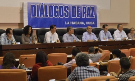 Gobierno colombiano y las FARC aplazan reinicio de diálogos de paz