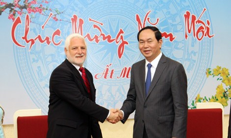 Sesiona ministro de Seguridad Pública de Vietnam con Director General del Ministerio de Defensa de I