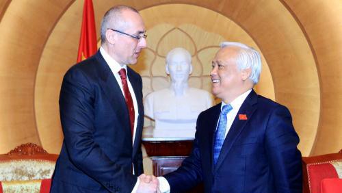 Recibe vicepresidente del Parlamento vietnamita a ministro de Justicia de Eslovaquia