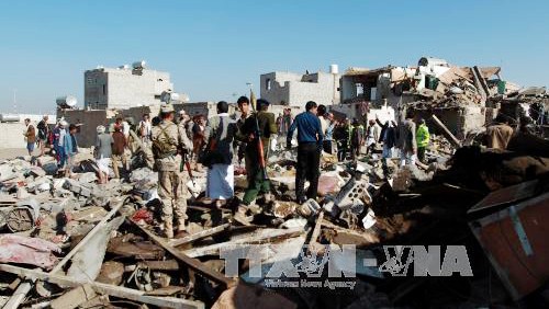 Coalición árabe continúa bombardeos contra fuerzas yihadistas Houthi en Yemen 