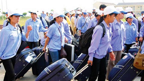 Llegan a Oman 19 trabajadores vietnamitas evacuados de Yemen
