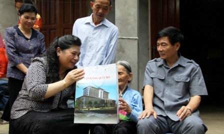 Vice presidenta del Parlamento en visita de trabajo en provincia Lai Chau 