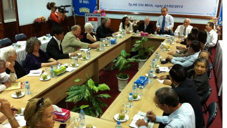 Encuentro en Hanoi con pacifistas e izquierdistas estadounidenses