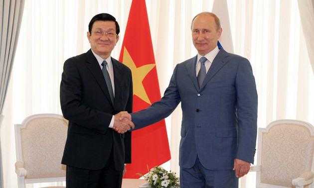 Dirigentes rusos congratulan a Vietnam por aniversario 40 de liberación