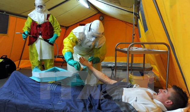 Un enfermero da positivo por ébola en Italia