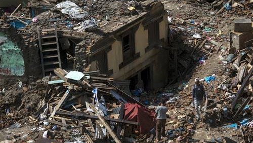 Sufre Nepal nuevo terremoto de 7,3 grados 