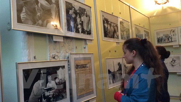 Abren exposiciones de fotografías sobre Ho Chi Minh en Argelia y Ucrania