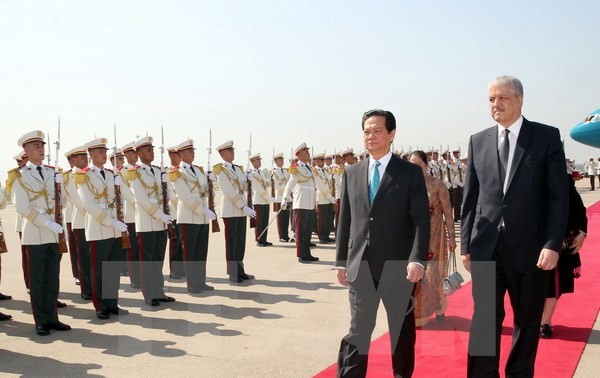 Afianzan relaciones económicas Vietnam y Argelia 