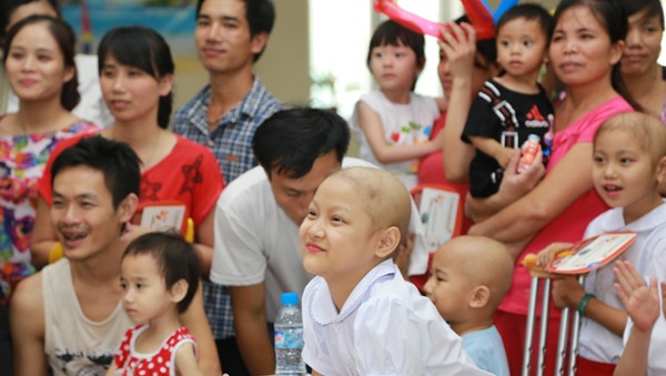 Sonrisas para pequeños pacientes de cáncer en Día Internacional de la Infancia 