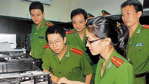 Presidente de Vietnam pondera aportes de policías de prevención de delitos tecnológicos 