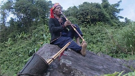 Seductor sonido de flauta de étnicos en Truong Son