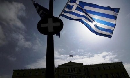 Insta Unión Europea a Grecia a ceder a los acreedores
