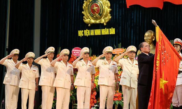 Academia de Seguridad de Vietnam recibe título “Héroe de Fuerzas Armadas del Pueblo”