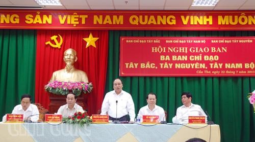 Refuerza Vietnam desarrollo en tres regiones estratégicas