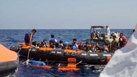 Centenares desaparecidos en un naufragio en la costa de Libia
