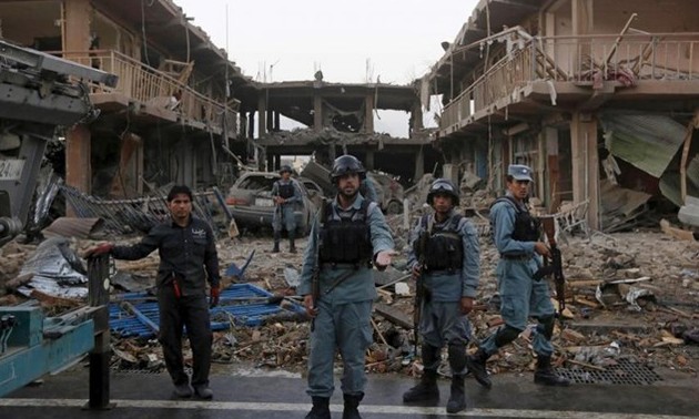 Atentados con bombas en Kabul, Afganistán provocan decenas de muertos