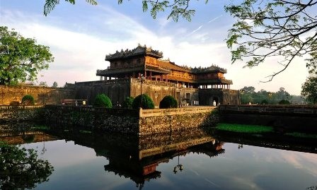 Visita a la antigua ciudadela imperial poética de Hue 