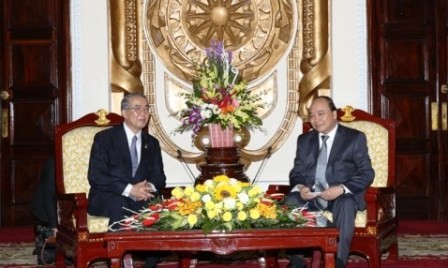 Gobernador de Nagasaki de visita en Vietnam