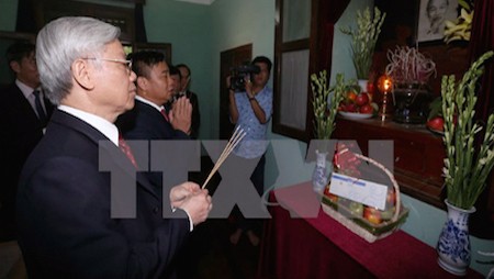 Líder partidista rinde homenaje a presidente Ho Chi Minh 