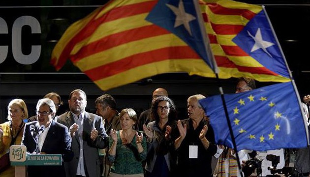 Independentistas catalanes ganan elecciones pero pierden su plebiscito