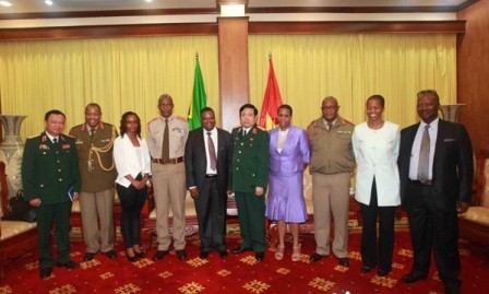Vietnam y Sudáfrica consolidan cooperación en defensa nacional