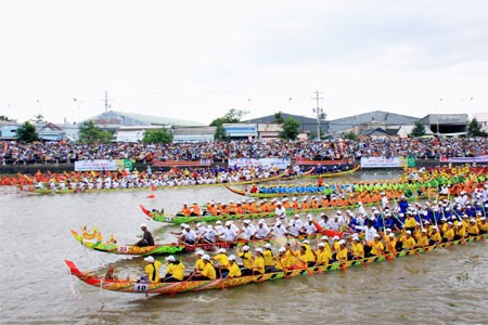 Inaugurado segundo Festival de Regata de barcos de remo de Soc Trang