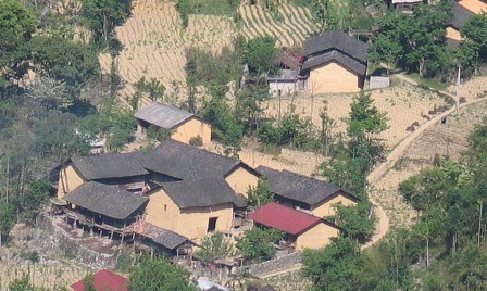 Pho Bang, cabecera pacífica en montañas rocosas de Dong Van